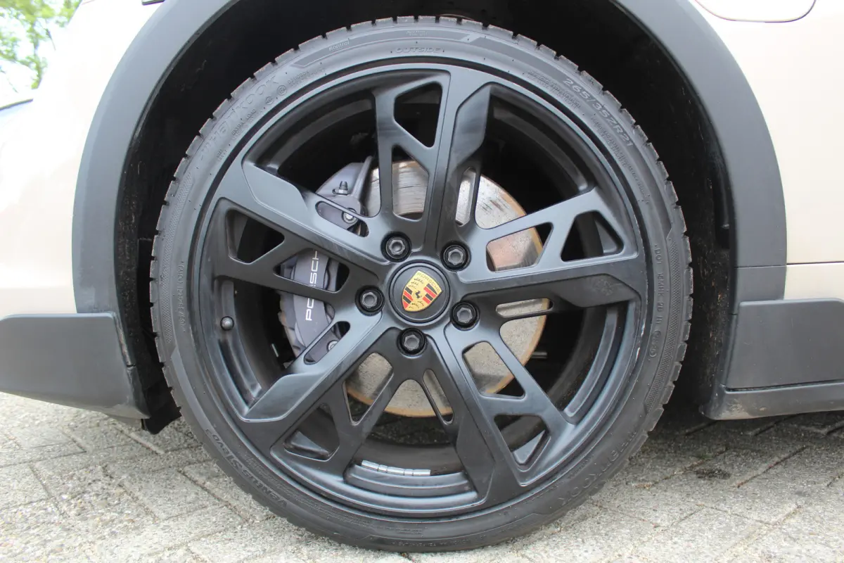 4 93 kWh Panorama dak l 360 camera l Stoel memory l Dode hoek detectie l Unieke kleur !