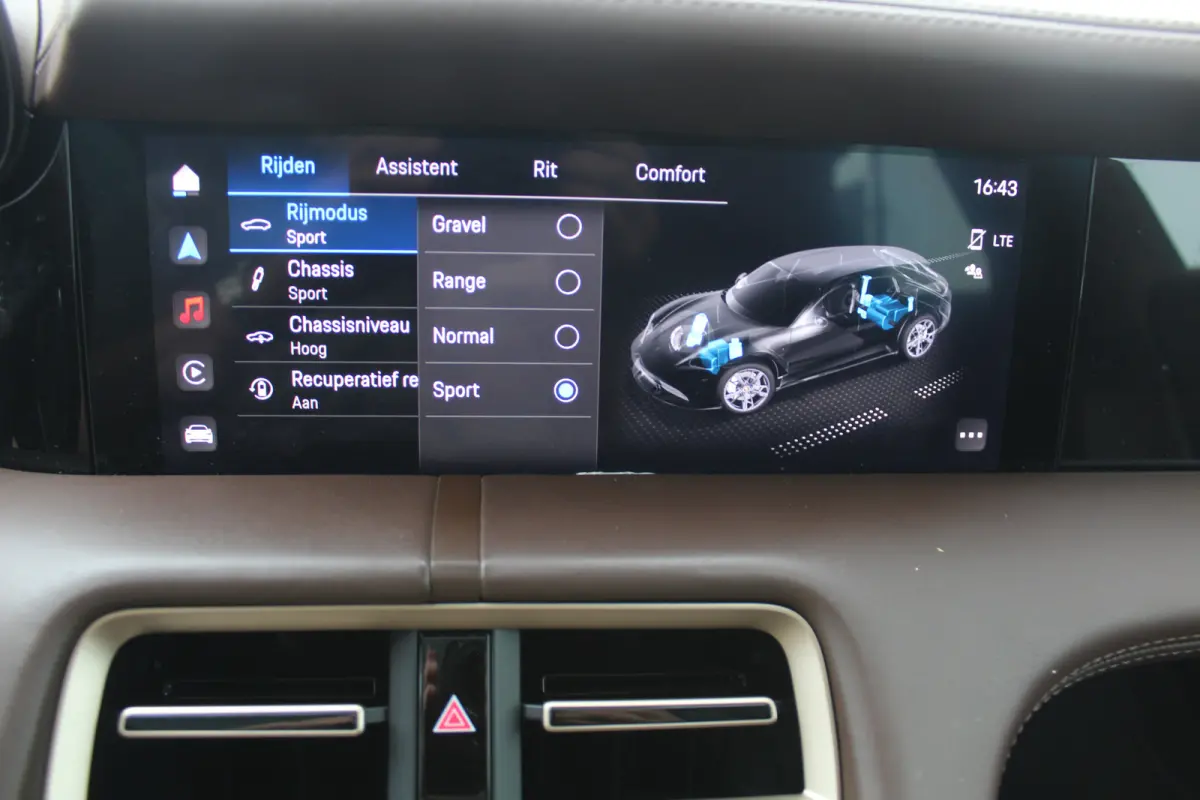 4 93 kWh Panorama dak l 360 camera l Stoel memory l Dode hoek detectie l Unieke kleur !