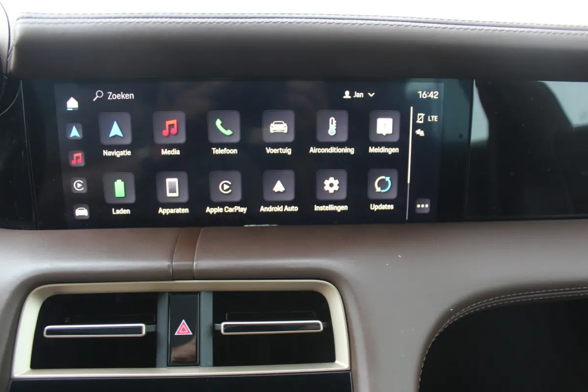 4 93 kWh Panorama dak l 360 camera l Stoel memory l Dode hoek detectie l Unieke kleur !