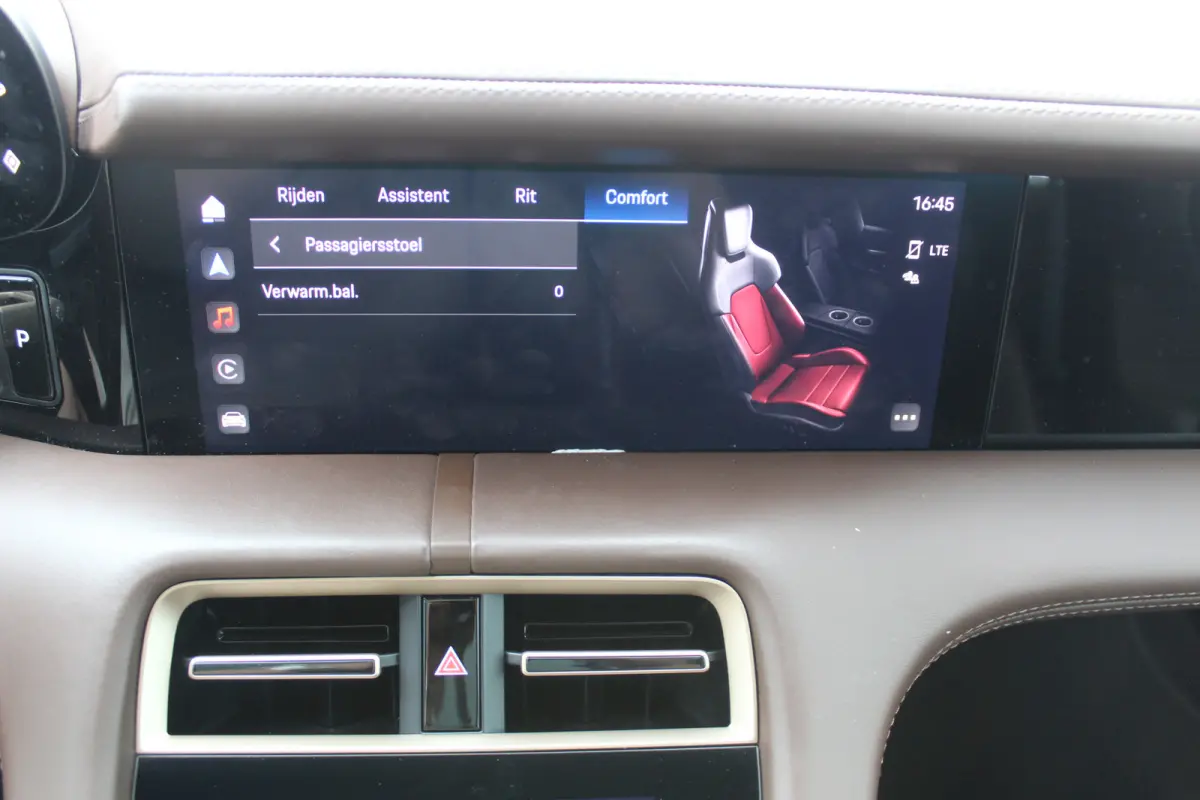 4 93 kWh Panorama dak l 360 camera l Stoel memory l Dode hoek detectie l Unieke kleur !