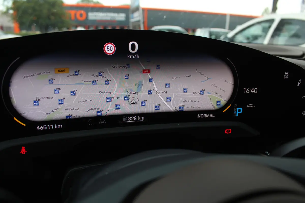 4 93 kWh Panorama dak l 360 camera l Stoel memory l Dode hoek detectie l Unieke kleur !
