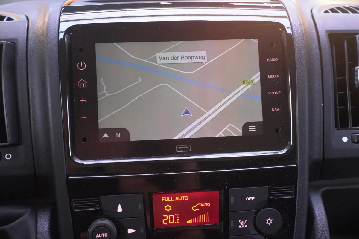 2.2D 140 pk L1H1 Airco ECC, Apple Carplay Camera, Cruise control, Laadruimte Pakket, PDC achter, 3-Zits