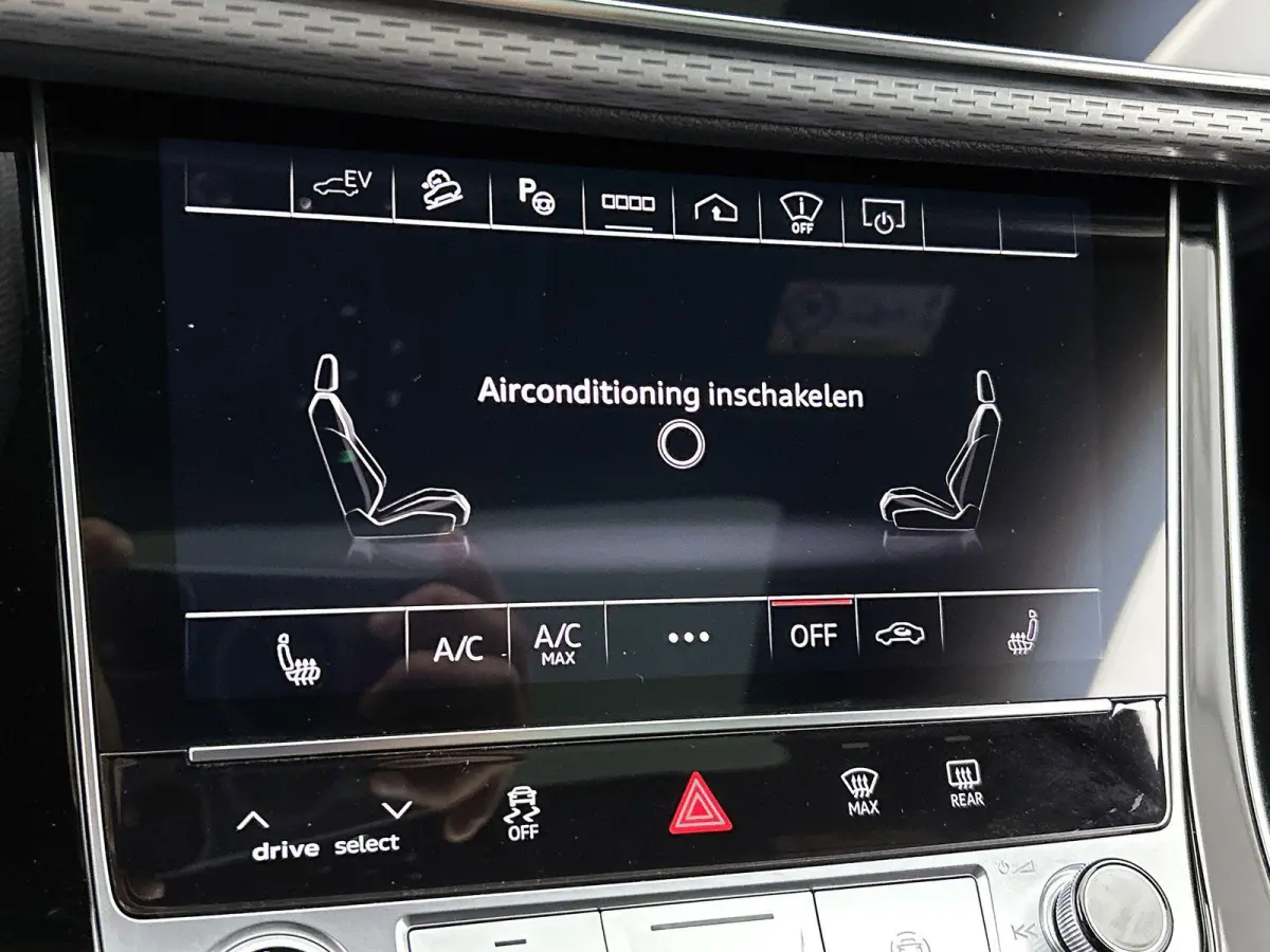 55 TFSI e quattro Pro Line 394 PK | S-line | Adaptive cruise control | Glazen panoramadak | Luchtvering | Head-up display | Dodehoekdetectie | Matrix-led | 360 graden camera | Elektr. voorst