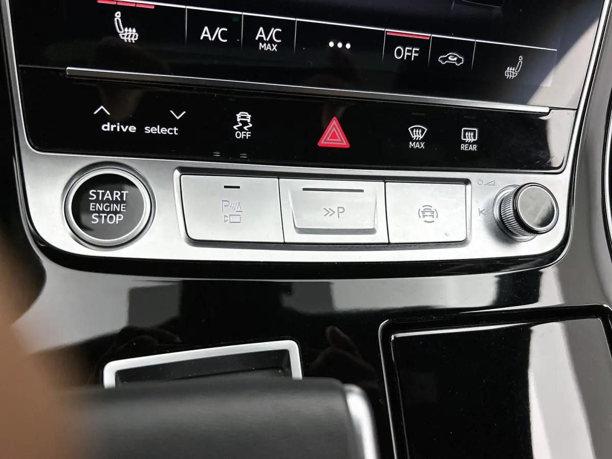55 TFSI e quattro Pro Line 394 PK | S-line | Adaptive cruise control | Glazen panoramadak | Luchtvering | Head-up display | Dodehoekdetectie | Matrix-led | 360 graden camera | Elektr. voorst