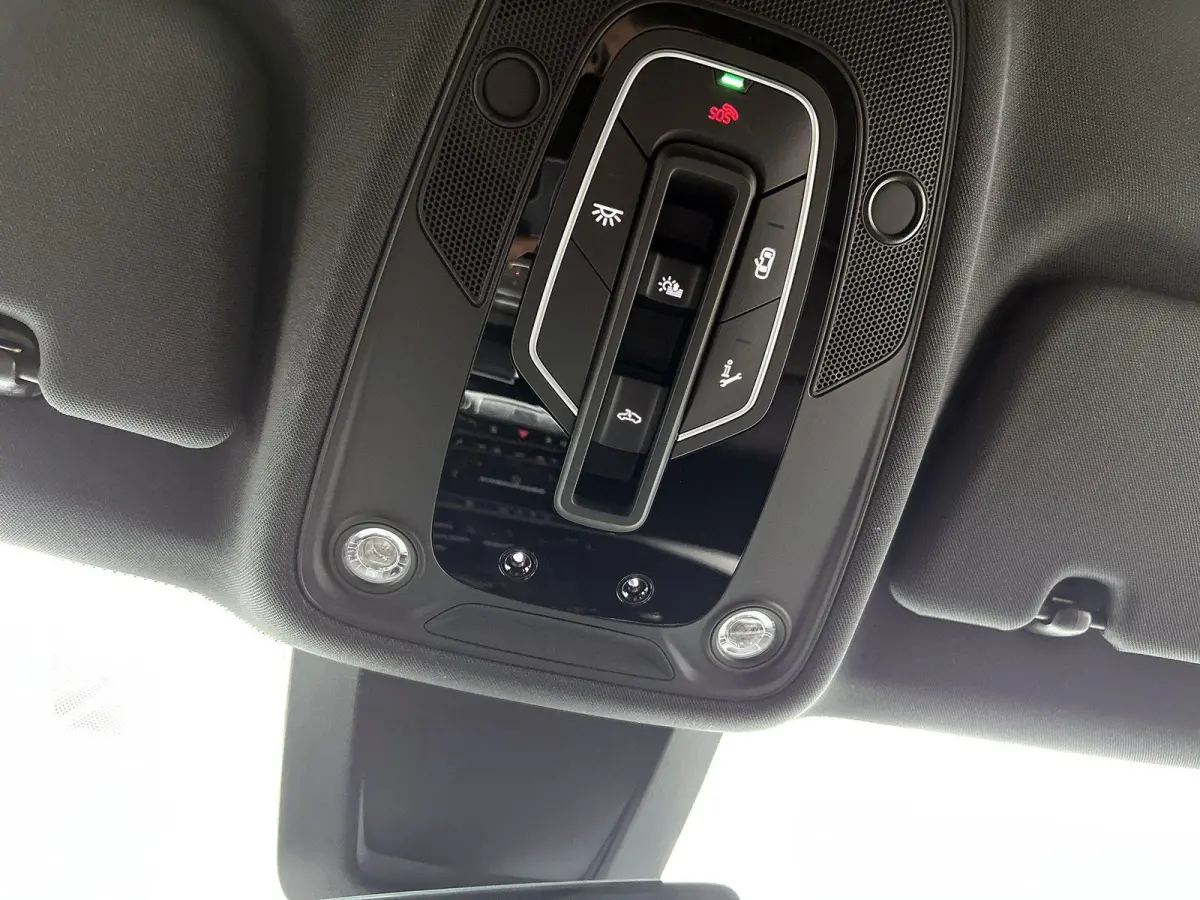55 TFSI e quattro Pro Line 394 PK | S-line | Adaptive cruise control | Glazen panoramadak | Luchtvering | Head-up display | Dodehoekdetectie | Matrix-led | 360 graden camera | Elektr. voorst
