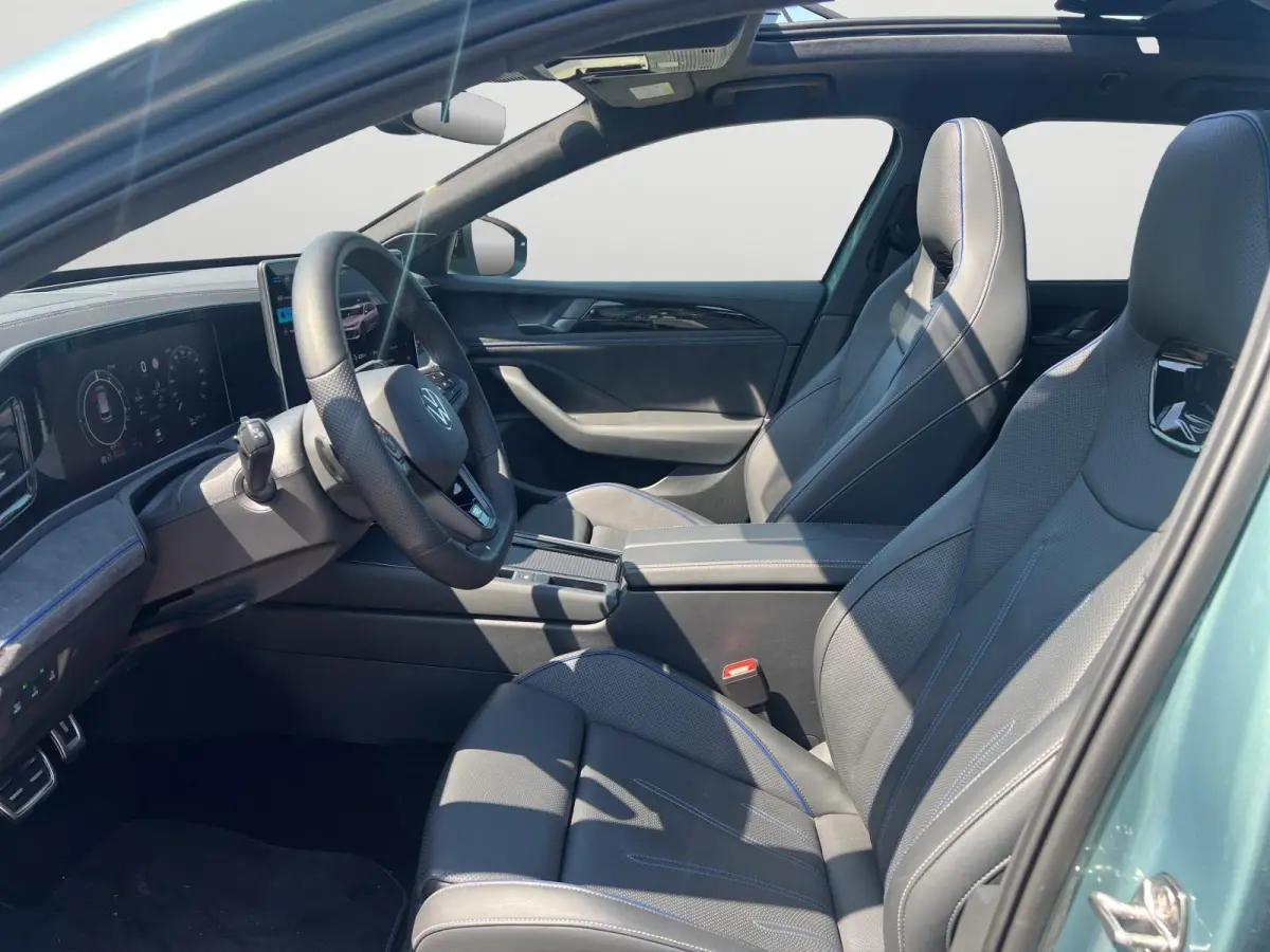 1.5 eHybrid R-Line Business | 272Pk | Trekhaak | Pano | 5J garantie | Blackstyle Plus | Harman Kardon | Alcantara hemel |