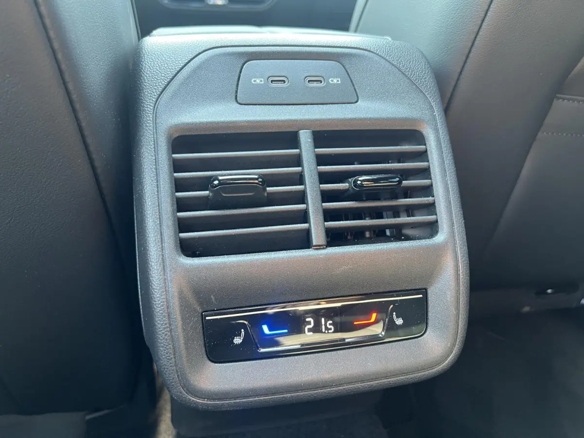 1.5 eHybrid R-Line Business | 272Pk | Trekhaak | Pano | 5J garantie | Blackstyle Plus | Harman Kardon | Alcantara hemel |