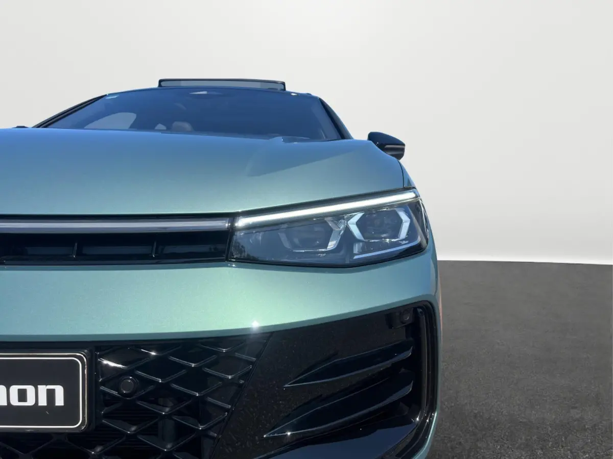 1.5 eHybrid R-Line Business | 272Pk | Trekhaak | Pano | 5J garantie | Blackstyle Plus | Harman Kardon | Alcantara hemel |