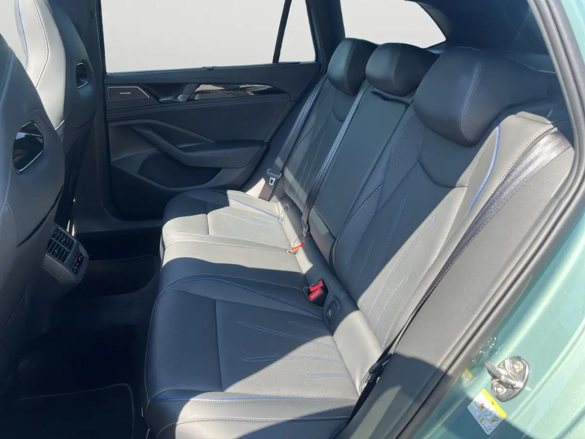 1.5 eHybrid R-Line Business | 272Pk | Trekhaak | Pano | 5J garantie | Blackstyle Plus | Harman Kardon | Alcantara hemel |
