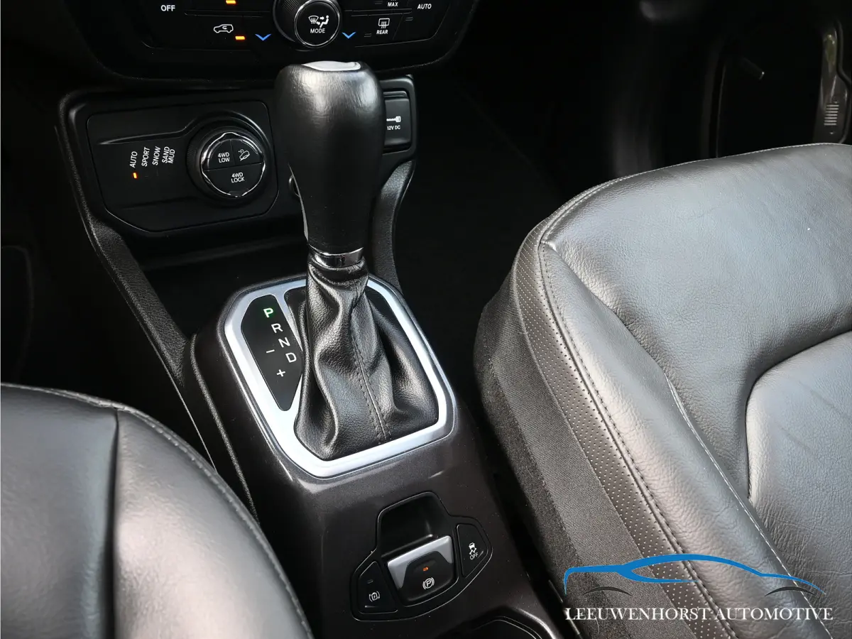 4xe 240 Plug-in Hybrid Electric S, pano, leer, adaptive cruise, camera, 2 x PDC