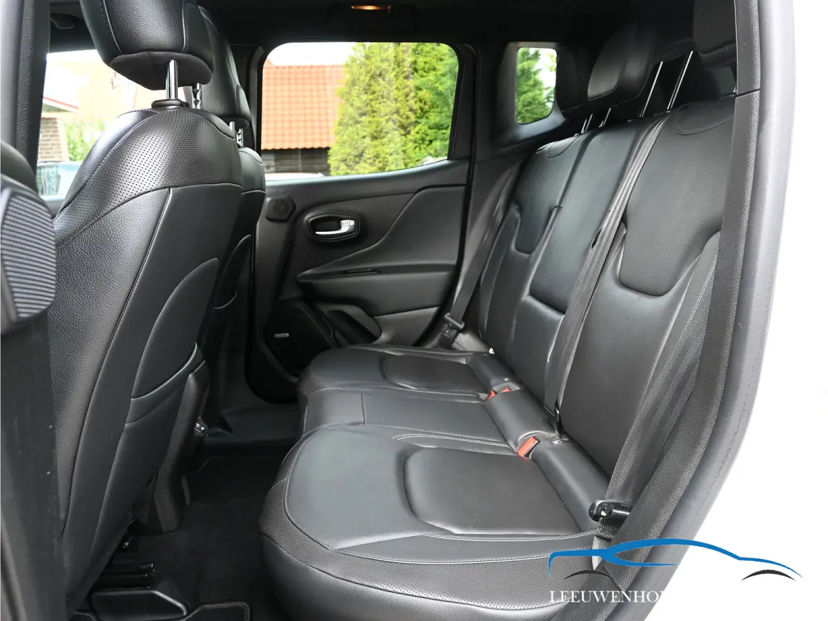 4xe 240 Plug-in Hybrid Electric S, pano, leer, adaptive cruise, camera, 2 x PDC