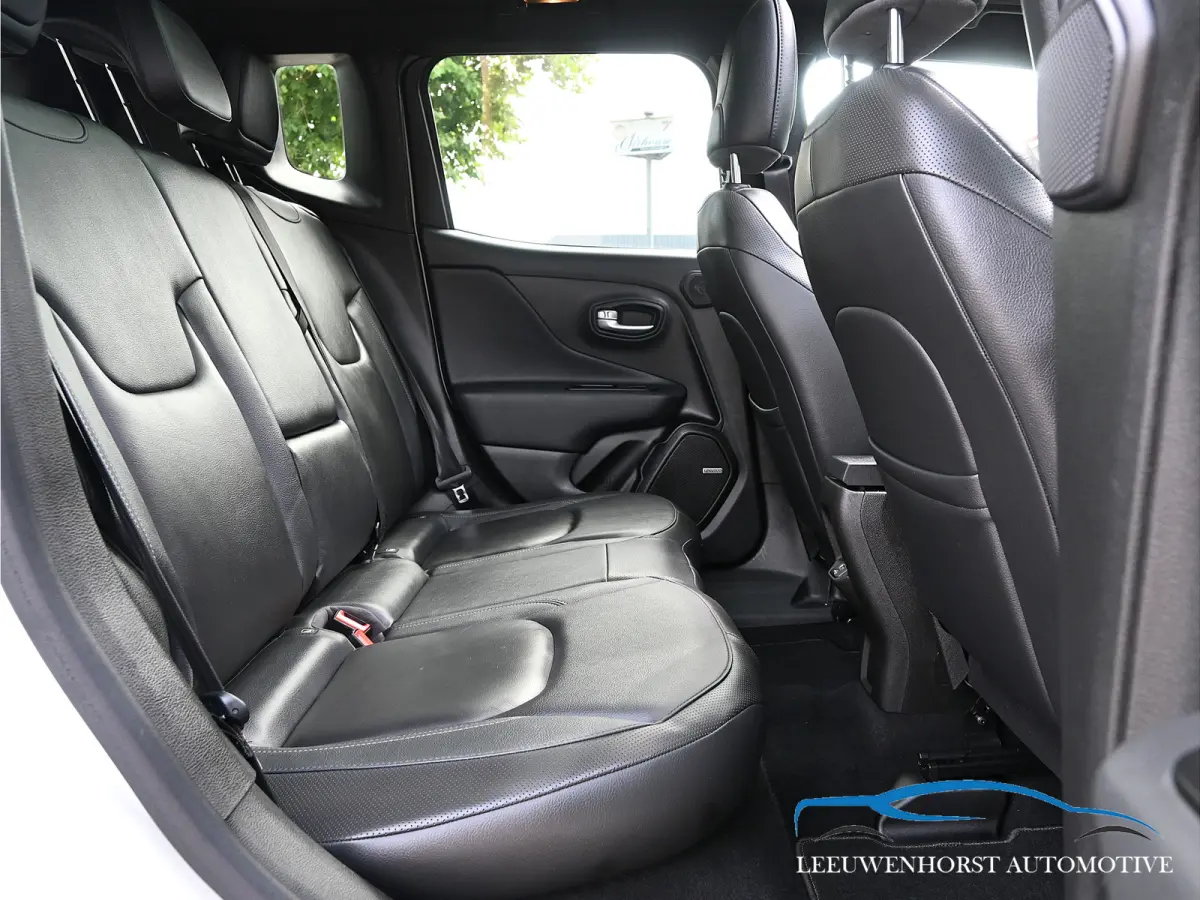 4xe 240 Plug-in Hybrid Electric S, pano, leer, adaptive cruise, camera, 2 x PDC