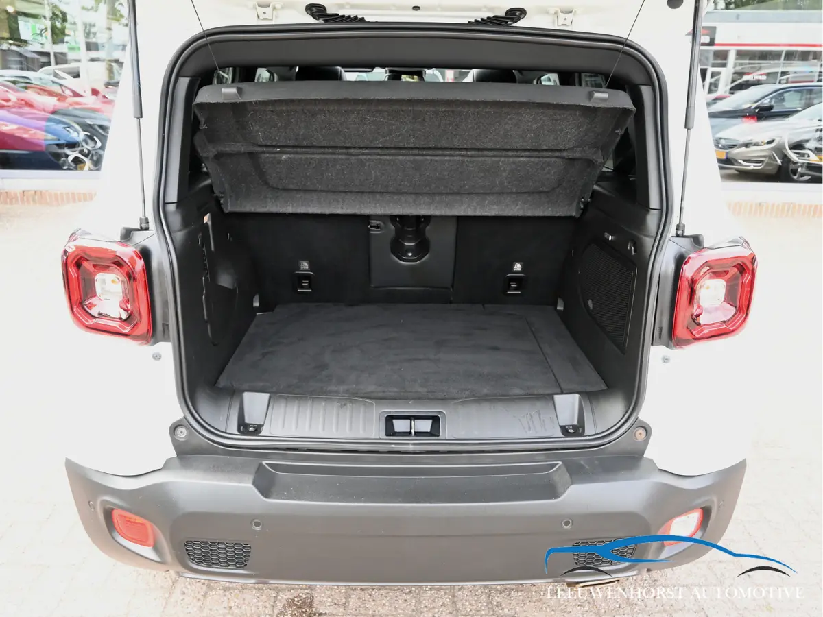 4xe 240 Plug-in Hybrid Electric S, pano, leer, adaptive cruise, camera, 2 x PDC