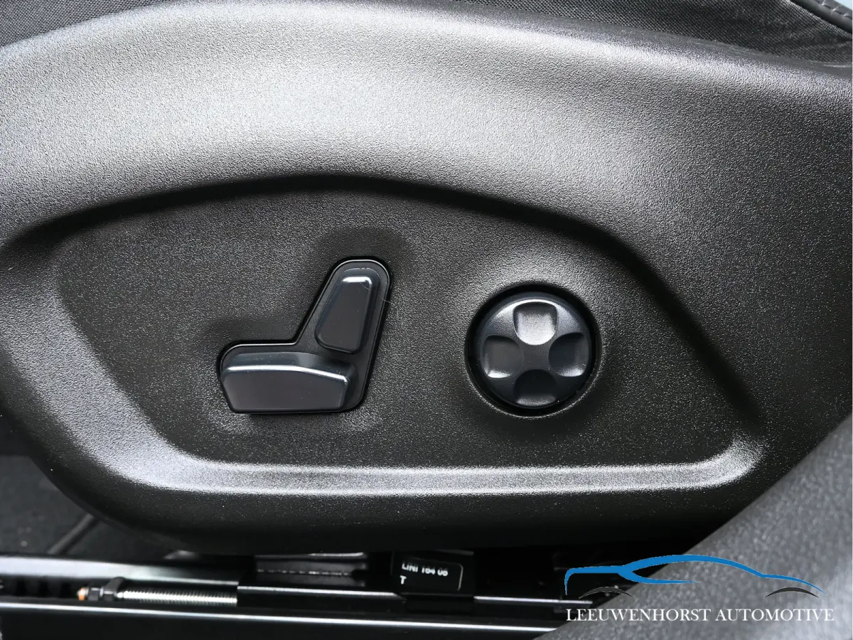 4xe 240 Plug-in Hybrid Electric S, pano, leer, adaptive cruise, camera, 2 x PDC