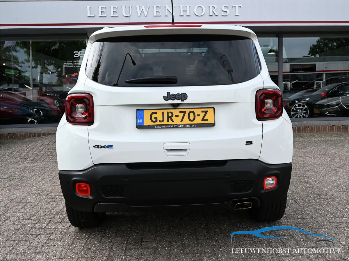4xe 240 Plug-in Hybrid Electric S, pano, leer, adaptive cruise, camera, 2 x PDC