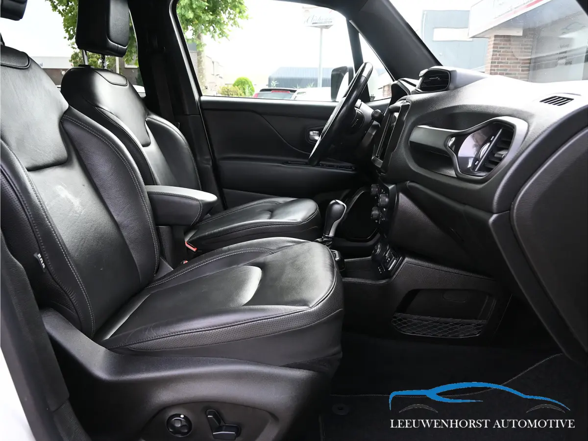 4xe 240 Plug-in Hybrid Electric S, pano, leer, adaptive cruise, camera, 2 x PDC