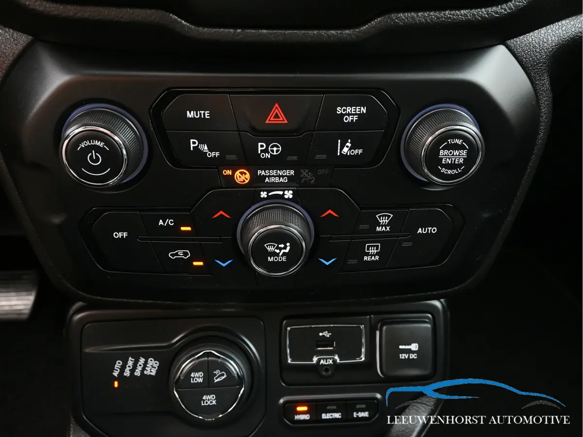 4xe 240 Plug-in Hybrid Electric S, pano, leer, adaptive cruise, camera, 2 x PDC