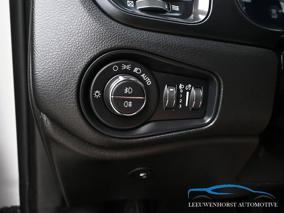 4xe 240 Plug-in Hybrid Electric S, pano, leer, adaptive cruise, camera, 2 x PDC