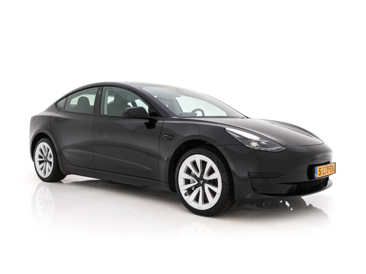 Standard RWD Plus 60 kWh [3-Fase-11kW] {SoH-90%} (INCL-BTW) Aut. *PANO | AUTOPILOT | LEATHER | KEYLESS | FULL-LED | MEMORY-PACK | TOPVIEW | DAB | CARPLAY | DIGI-COCKPIT | LANE-ASSIST | HEATE