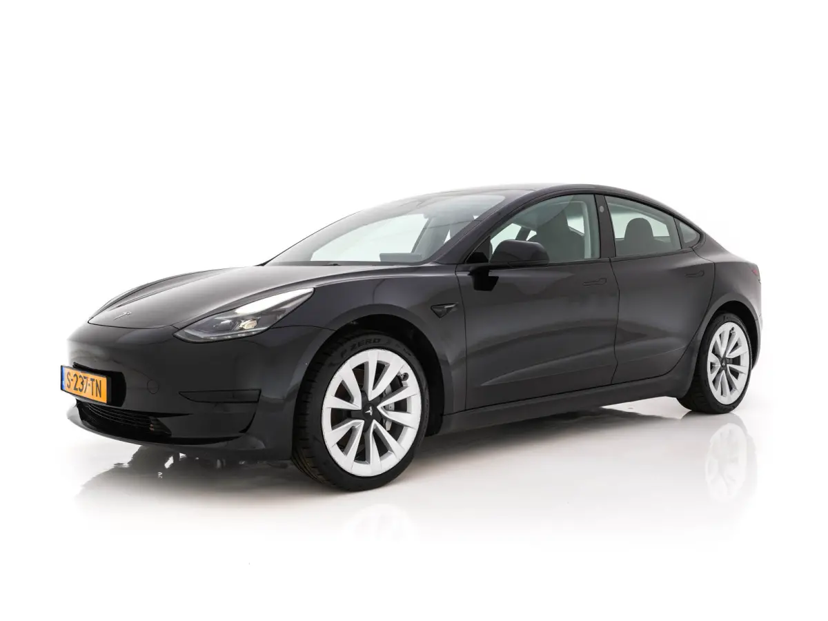 Standard RWD Plus 60 kWh [3-Fase-11kW] {SoH-90%} (INCL-BTW) Aut. *PANO | AUTOPILOT | LEATHER | KEYLESS | FULL-LED | MEMORY-PACK | TOPVIEW | DAB | CARPLAY | DIGI-COCKPIT | LANE-ASSIST | HEATE