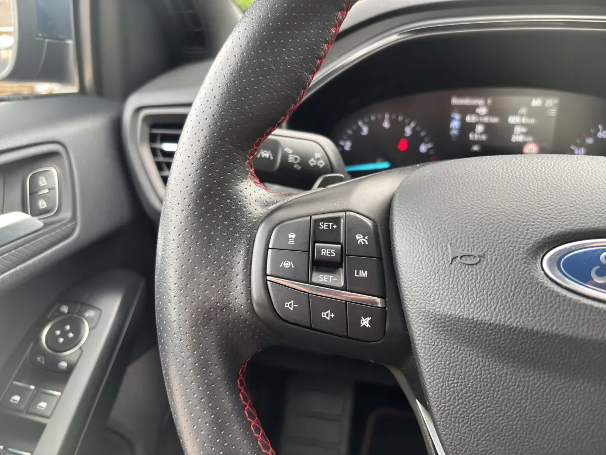 1.5 ST Line | Stoelverwarming | Adap. Cruise Control | Camera | Apple Carplay
