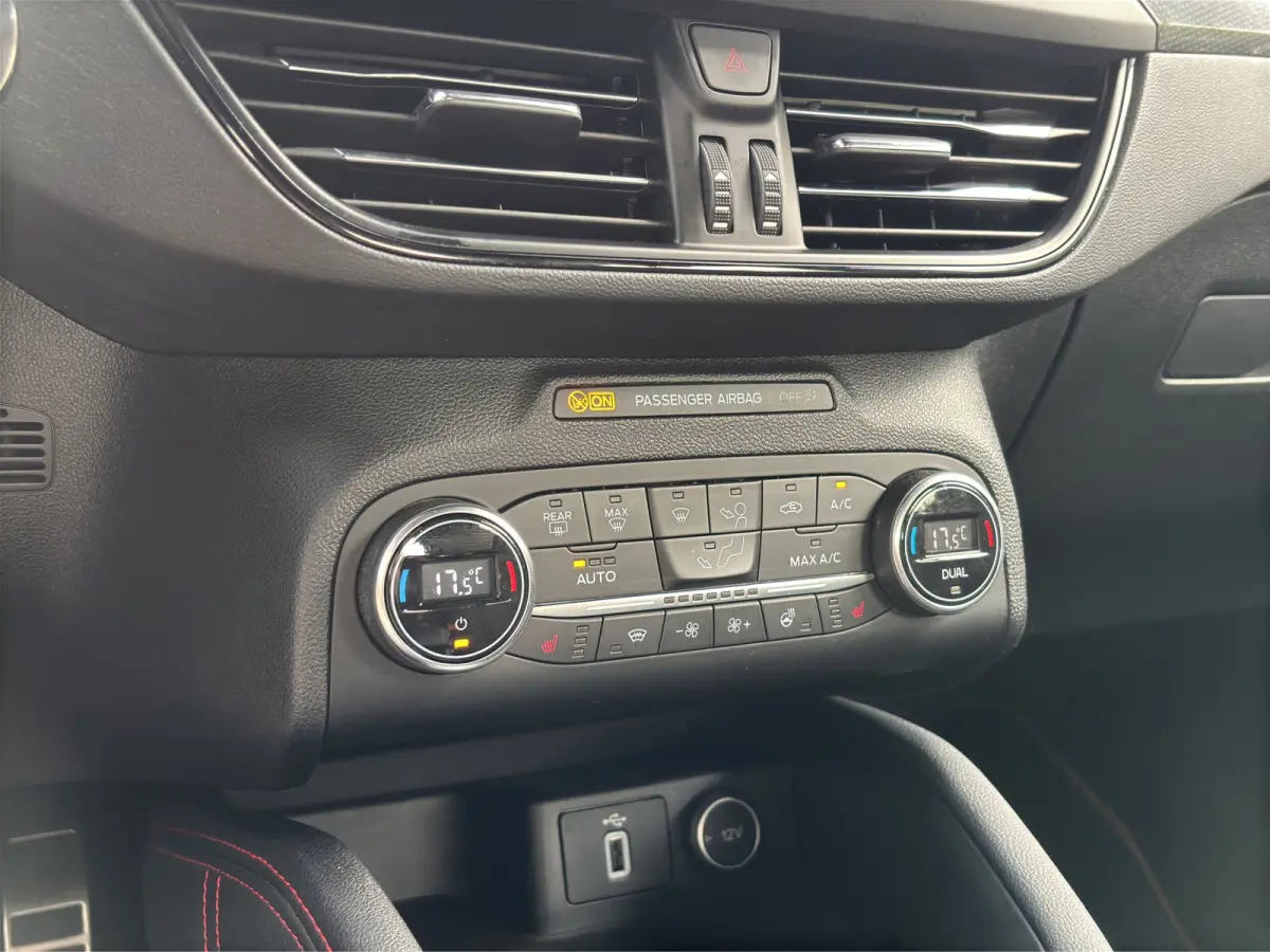 1.5 ST Line | Stoelverwarming | Adap. Cruise Control | Camera | Apple Carplay