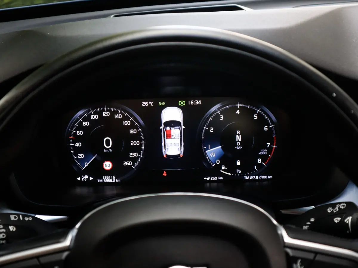 2.0 B5 Momentum Exclusive 1e-Eig. & Keurig-Onderh. BOVAG-Garantie. NL-Auto.