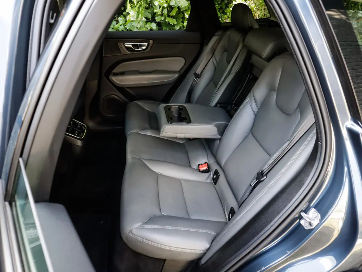 2.0 B5 Momentum Exclusive 1e-Eig. & Keurig-Onderh. BOVAG-Garantie. NL-Auto.