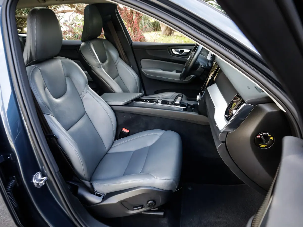2.0 B5 Momentum Exclusive 1e-Eig. & Keurig-Onderh. BOVAG-Garantie. NL-Auto.