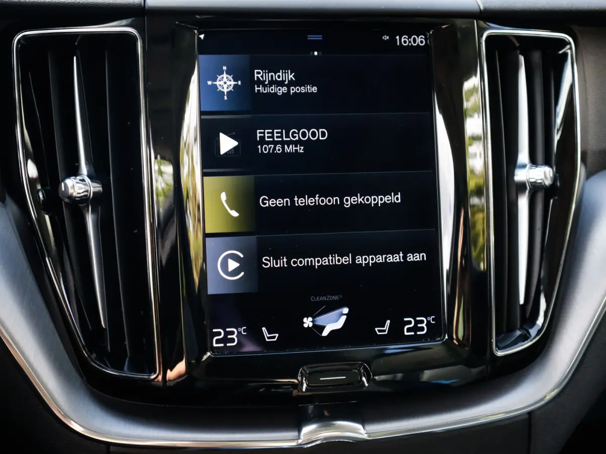 2.0 B5 Momentum Exclusive 1e-Eig. & Keurig-Onderh. BOVAG-Garantie. NL-Auto.