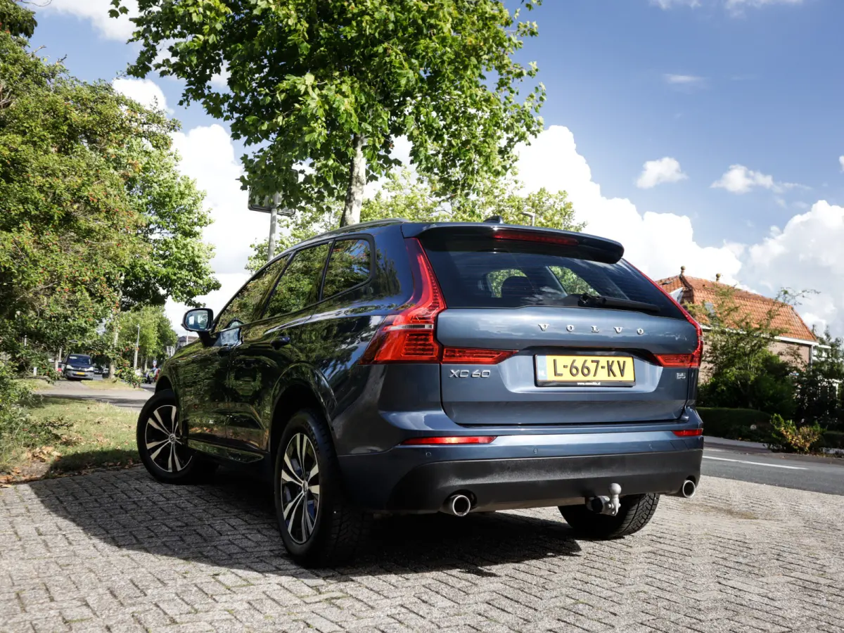 2.0 B5 Momentum Exclusive 1e-Eig. & Keurig-Onderh. BOVAG-Garantie. NL-Auto.
