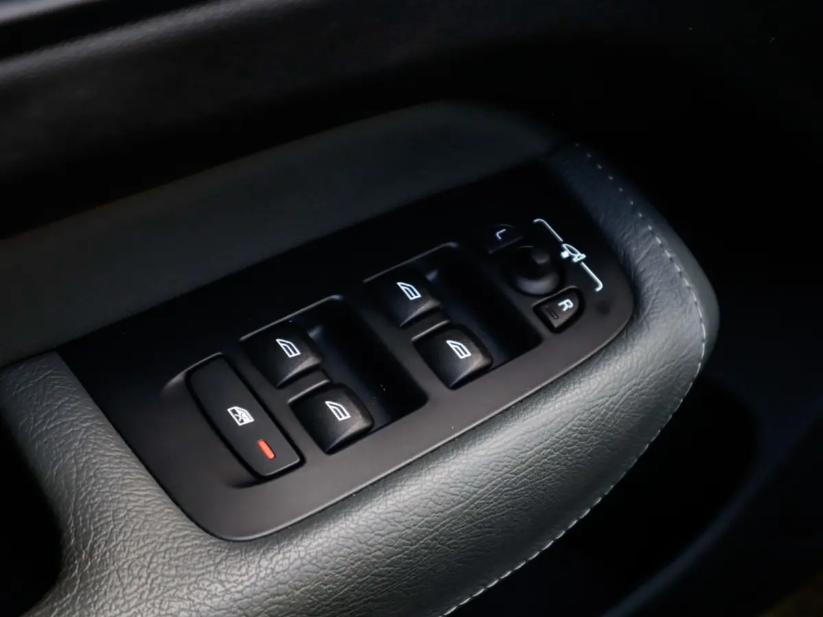 2.0 B5 Momentum Exclusive 1e-Eig. & Keurig-Onderh. BOVAG-Garantie. NL-Auto.