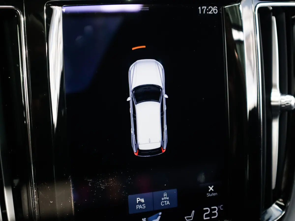 2.0 B5 Momentum Exclusive 1e-Eig. & Keurig-Onderh. BOVAG-Garantie. NL-Auto.