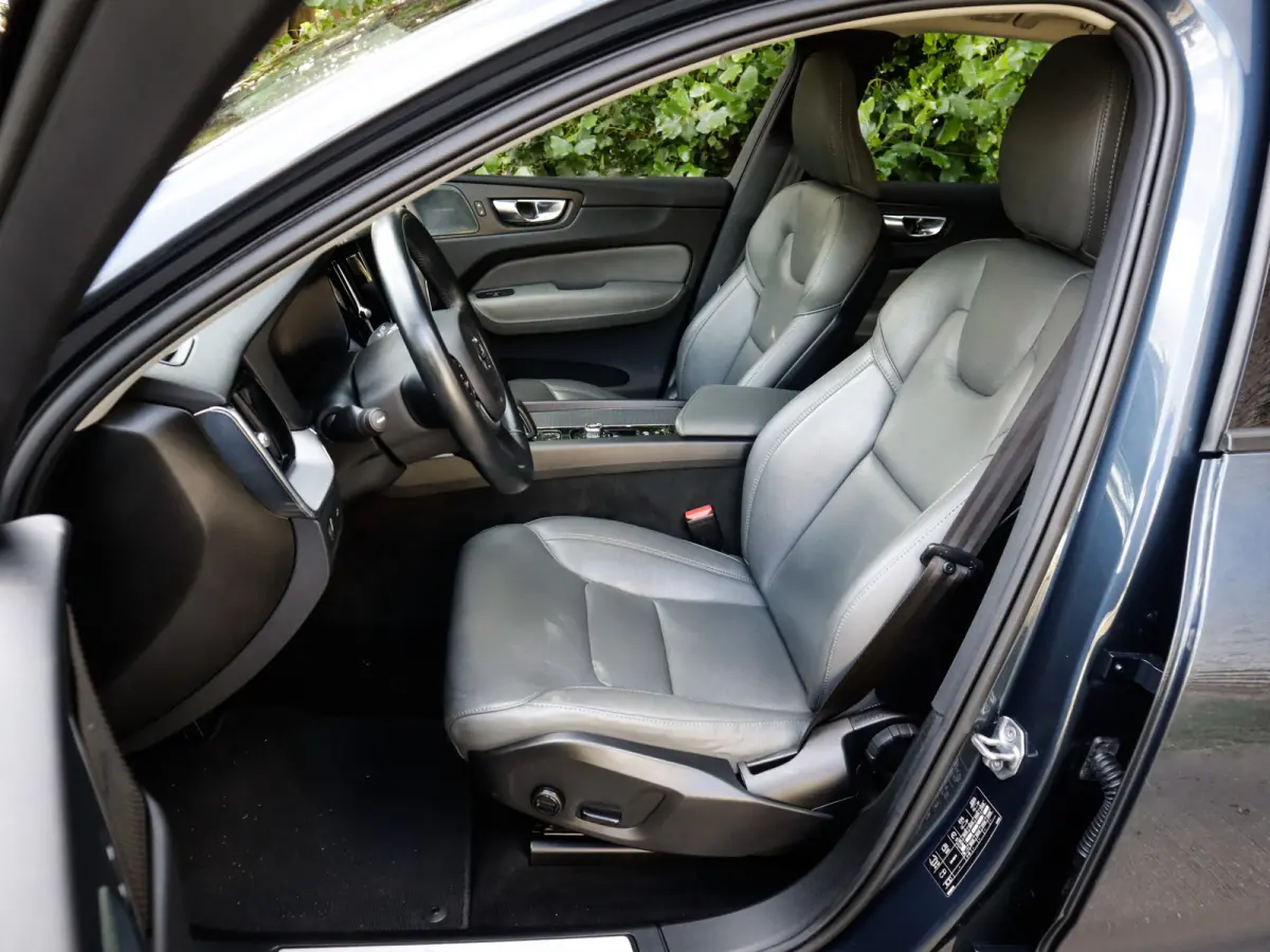2.0 B5 Momentum Exclusive 1e-Eig. & Keurig-Onderh. BOVAG-Garantie. NL-Auto.