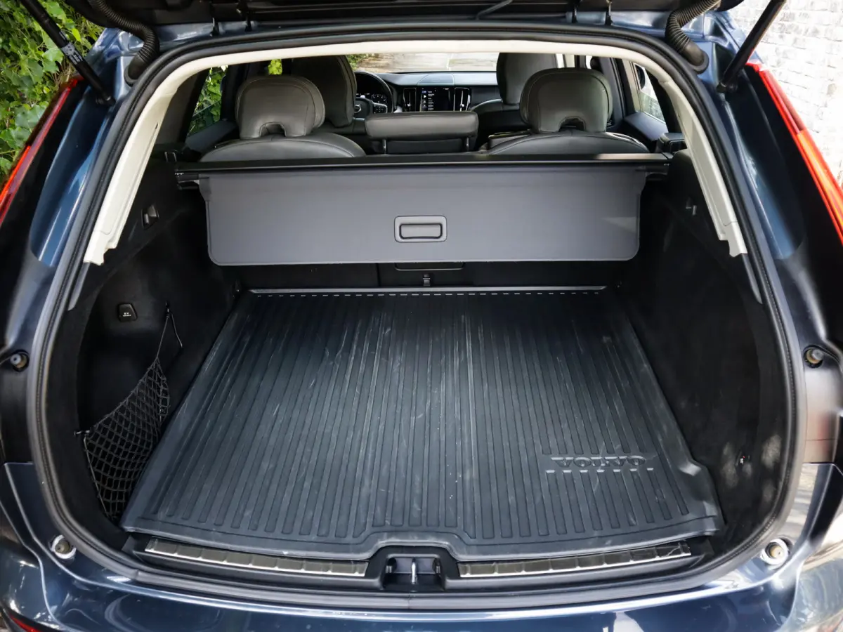 2.0 B5 Momentum Exclusive 1e-Eig. & Keurig-Onderh. BOVAG-Garantie. NL-Auto.