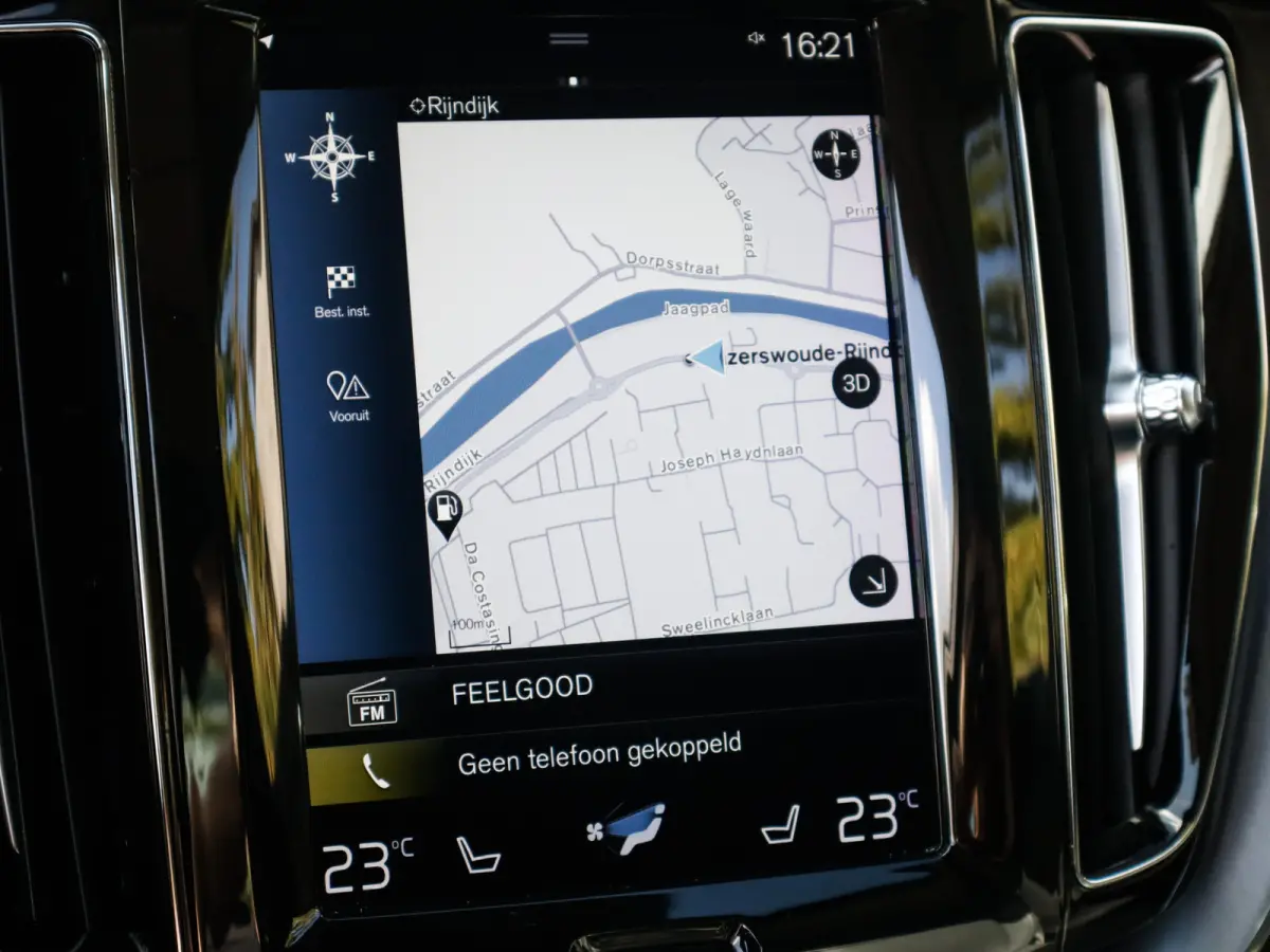 2.0 B5 Momentum Exclusive 1e-Eig. & Keurig-Onderh. BOVAG-Garantie. NL-Auto.