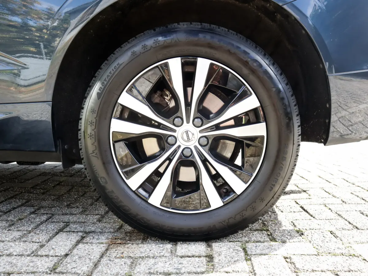 2.0 B5 Momentum Exclusive 1e-Eig. & Keurig-Onderh. BOVAG-Garantie. NL-Auto.
