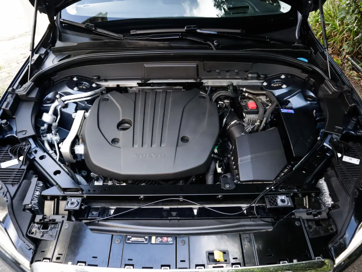 2.0 B5 Momentum Exclusive 1e-Eig. & Keurig-Onderh. BOVAG-Garantie. NL-Auto.