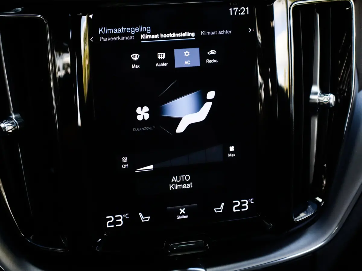 2.0 B5 Momentum Exclusive 1e-Eig. & Keurig-Onderh. BOVAG-Garantie. NL-Auto.