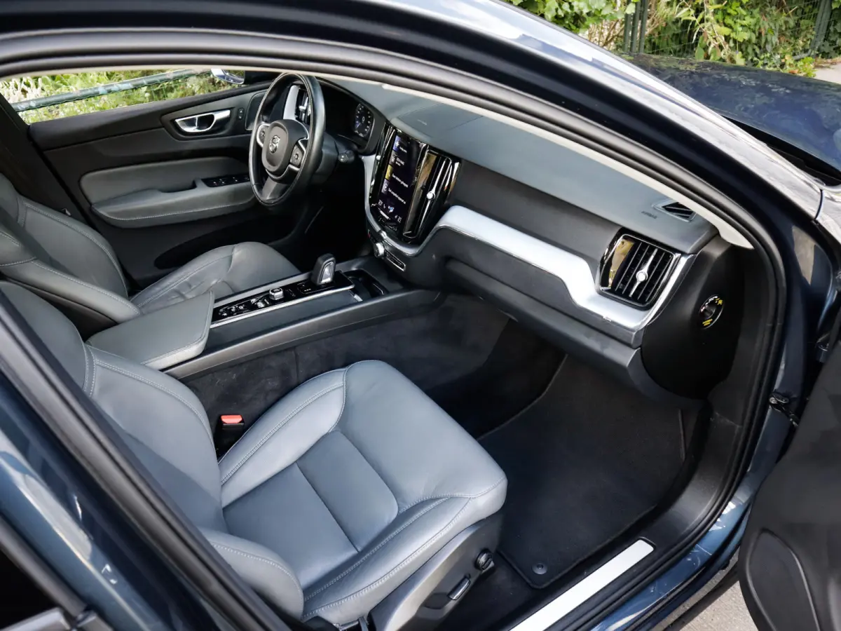 2.0 B5 Momentum Exclusive 1e-Eig. & Keurig-Onderh. BOVAG-Garantie. NL-Auto.