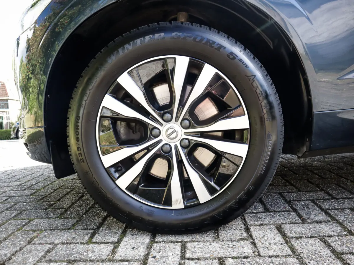 2.0 B5 Momentum Exclusive 1e-Eig. & Keurig-Onderh. BOVAG-Garantie. NL-Auto.