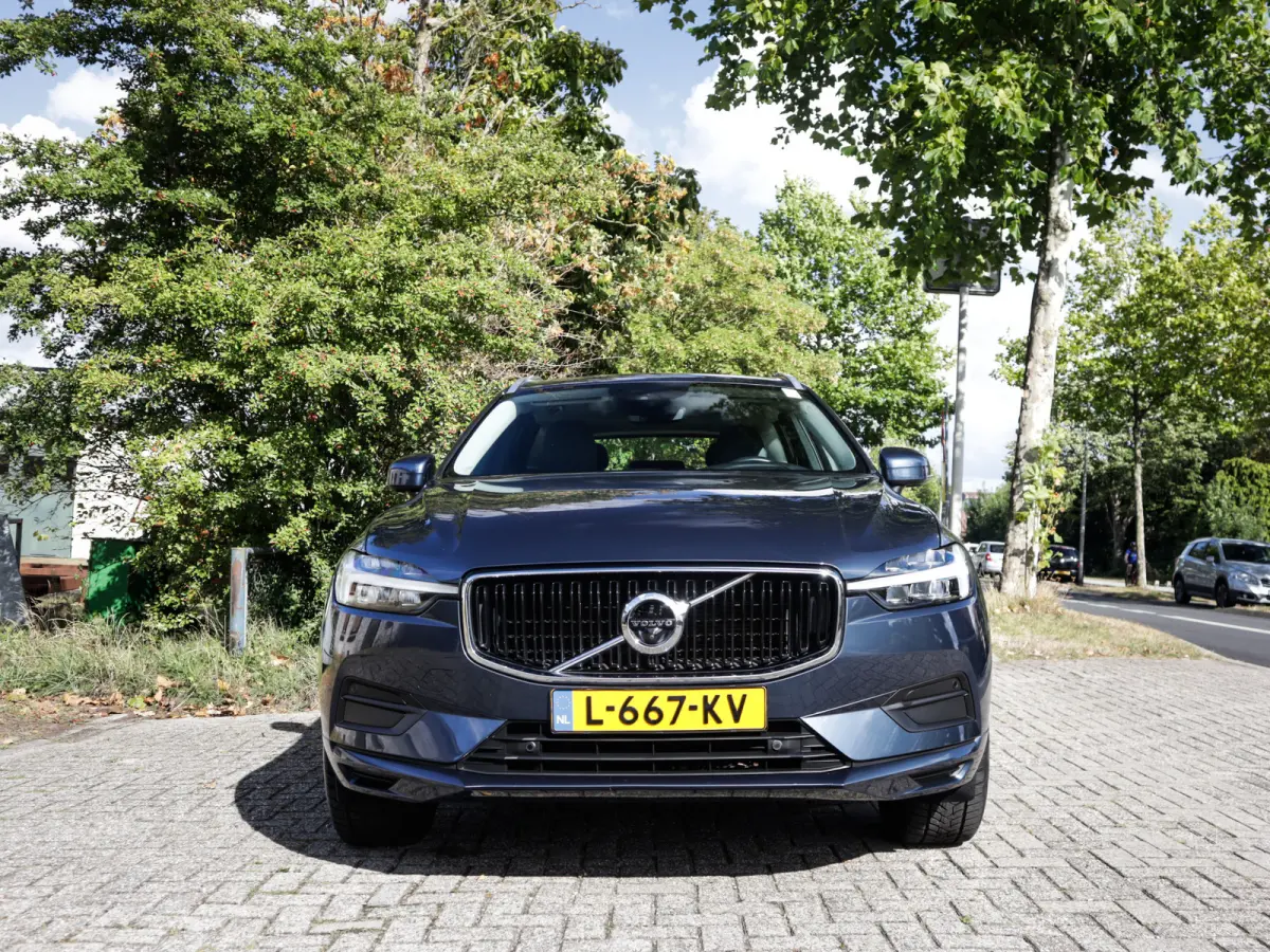 2.0 B5 Momentum Exclusive 1e-Eig. & Keurig-Onderh. BOVAG-Garantie. NL-Auto.