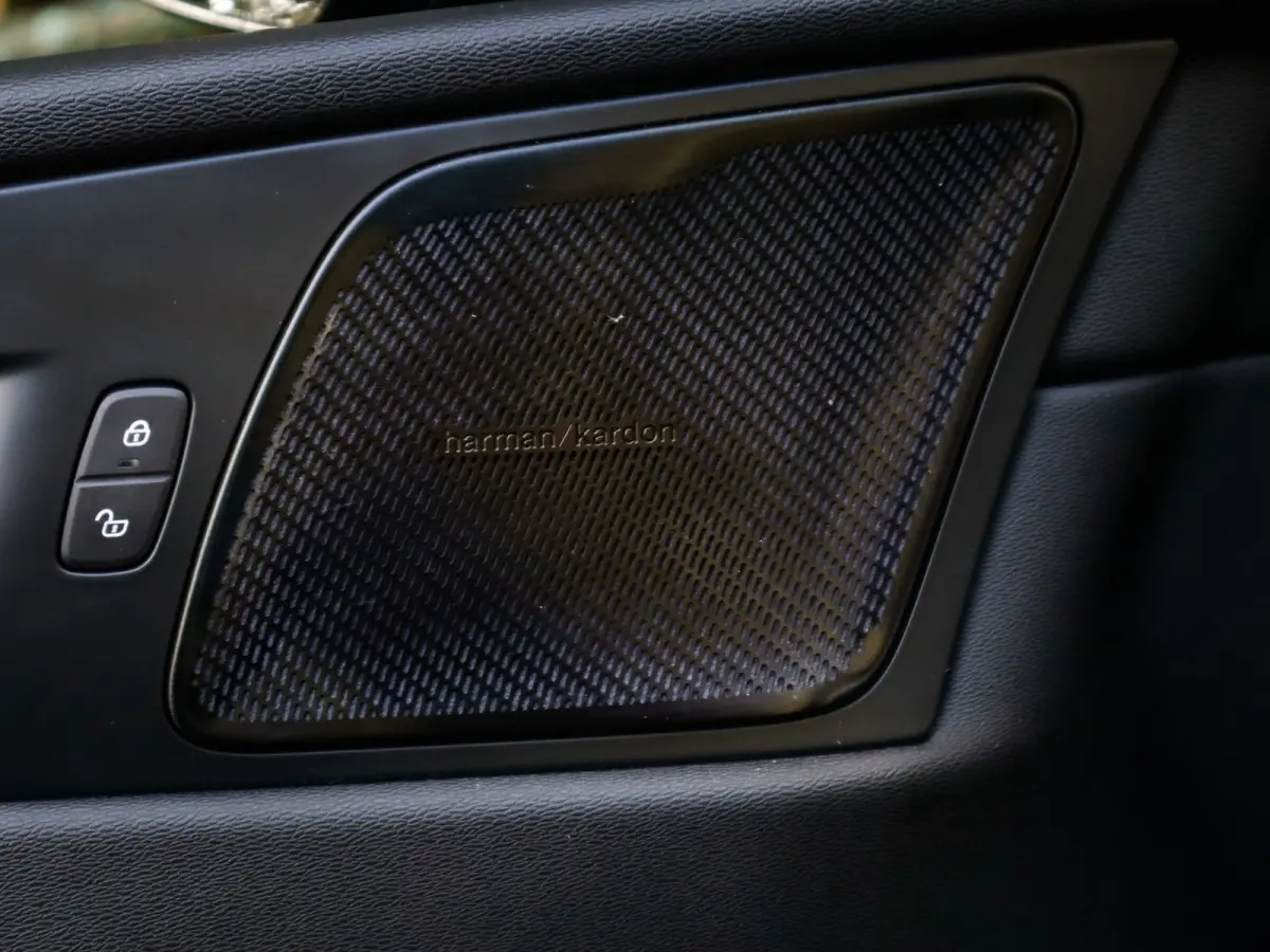 2.0 B5 Momentum Exclusive 1e-Eig. & Keurig-Onderh. BOVAG-Garantie. NL-Auto.