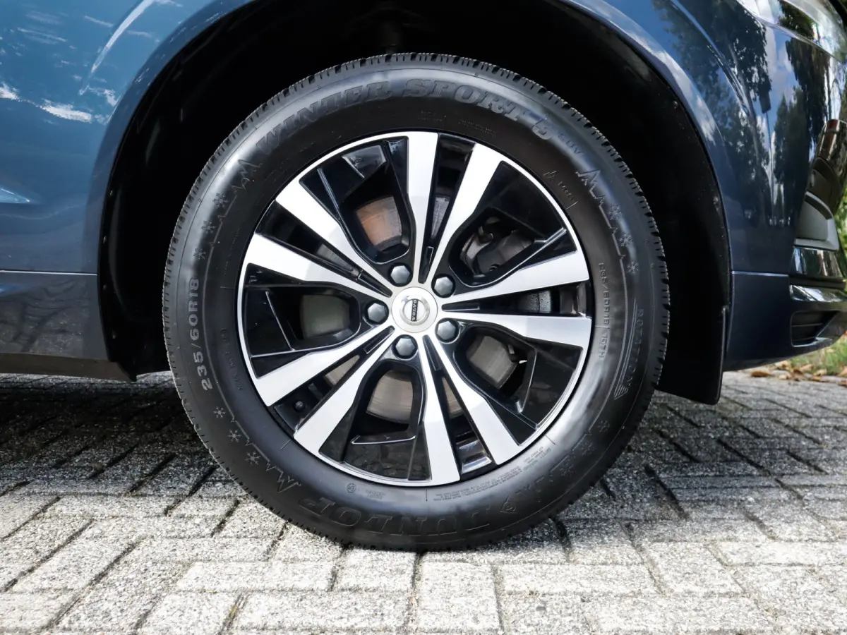 2.0 B5 Momentum Exclusive 1e-Eig. & Keurig-Onderh. BOVAG-Garantie. NL-Auto.