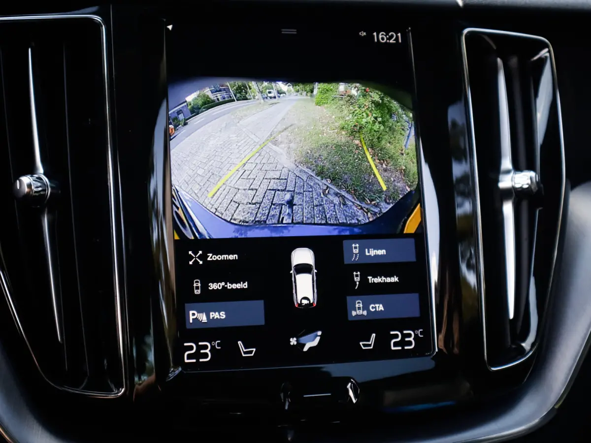 2.0 B5 Momentum Exclusive 1e-Eig. & Keurig-Onderh. BOVAG-Garantie. NL-Auto.