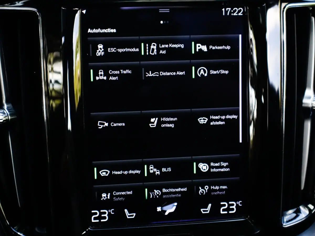 2.0 B5 Momentum Exclusive 1e-Eig. & Keurig-Onderh. BOVAG-Garantie. NL-Auto.