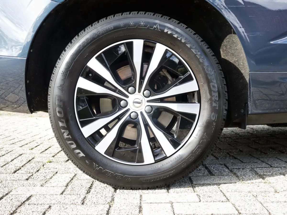 2.0 B5 Momentum Exclusive 1e-Eig. & Keurig-Onderh. BOVAG-Garantie. NL-Auto.