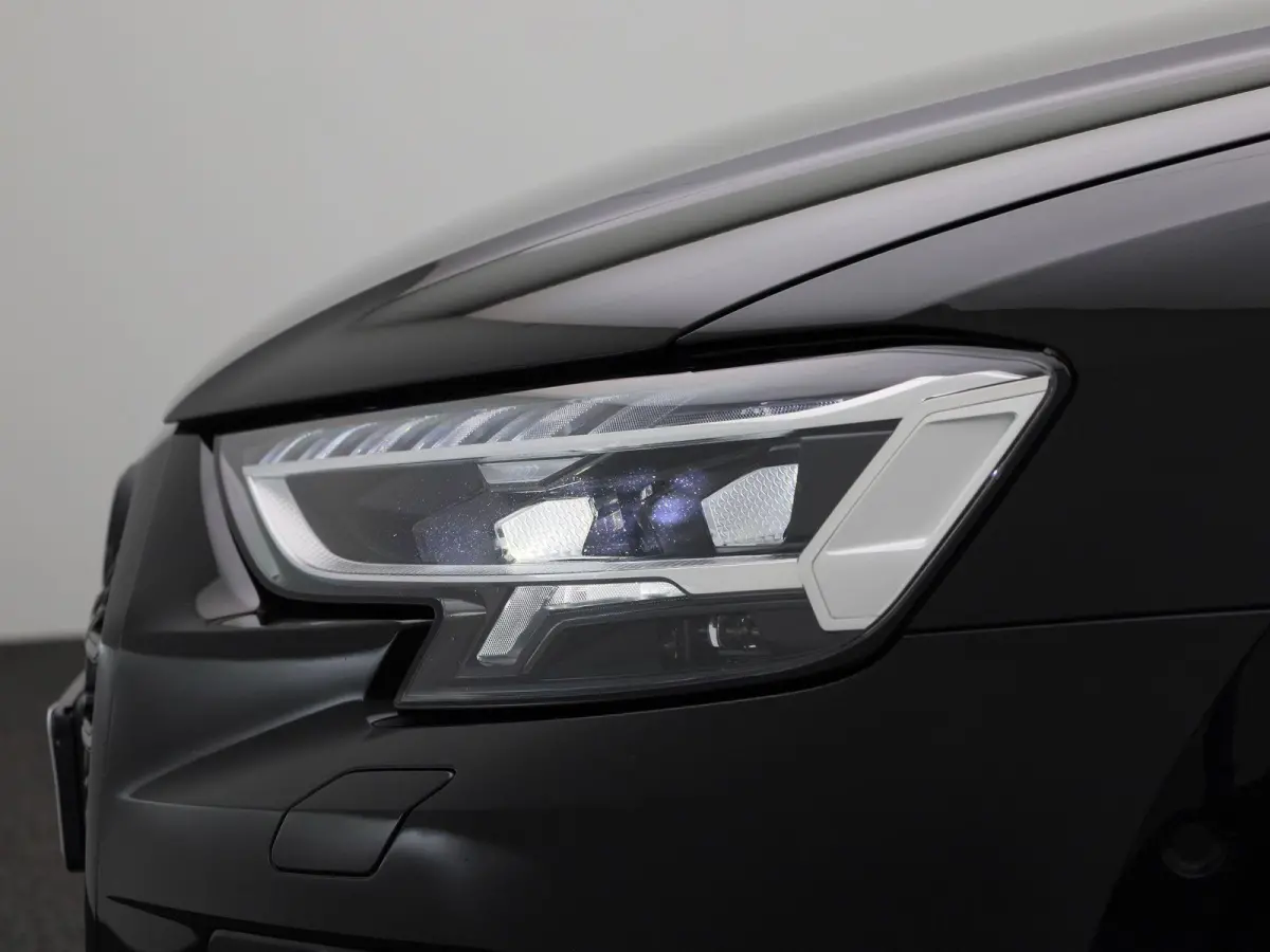 60 TFSI e quattro 462 PK | Adaptive cruise control | Luchtvering | Dynamische vierwielbesturing | 360 graden camera | Head-up display | Digitale matrix-verlichting | Privacy glas | Trekhaak 