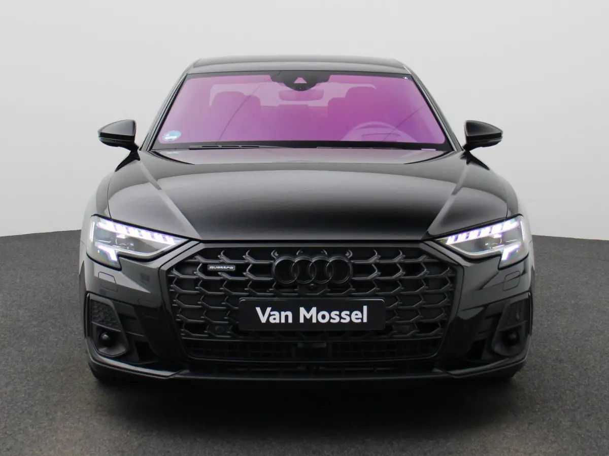 60 TFSI e quattro 462 PK | Adaptive cruise control | Luchtvering | Dynamische vierwielbesturing | 360 graden camera | Head-up display | Digitale matrix-verlichting | Privacy glas | Trekhaak 
