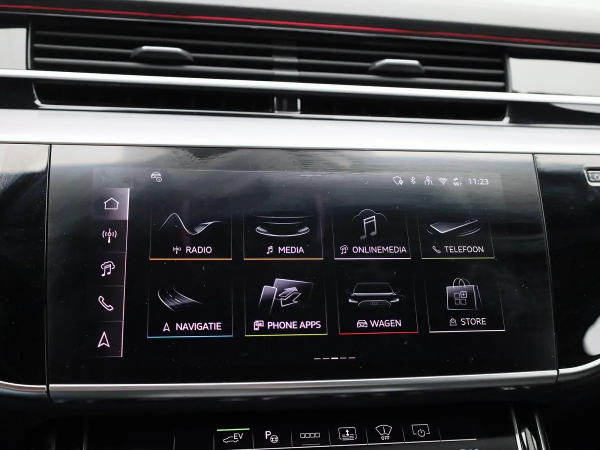 60 TFSI e quattro 462 PK | Adaptive cruise control | Luchtvering | Dynamische vierwielbesturing | 360 graden camera | Head-up display | Digitale matrix-verlichting | Privacy glas | Trekhaak 